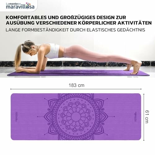 Frau beim Yoga auf lila Matte